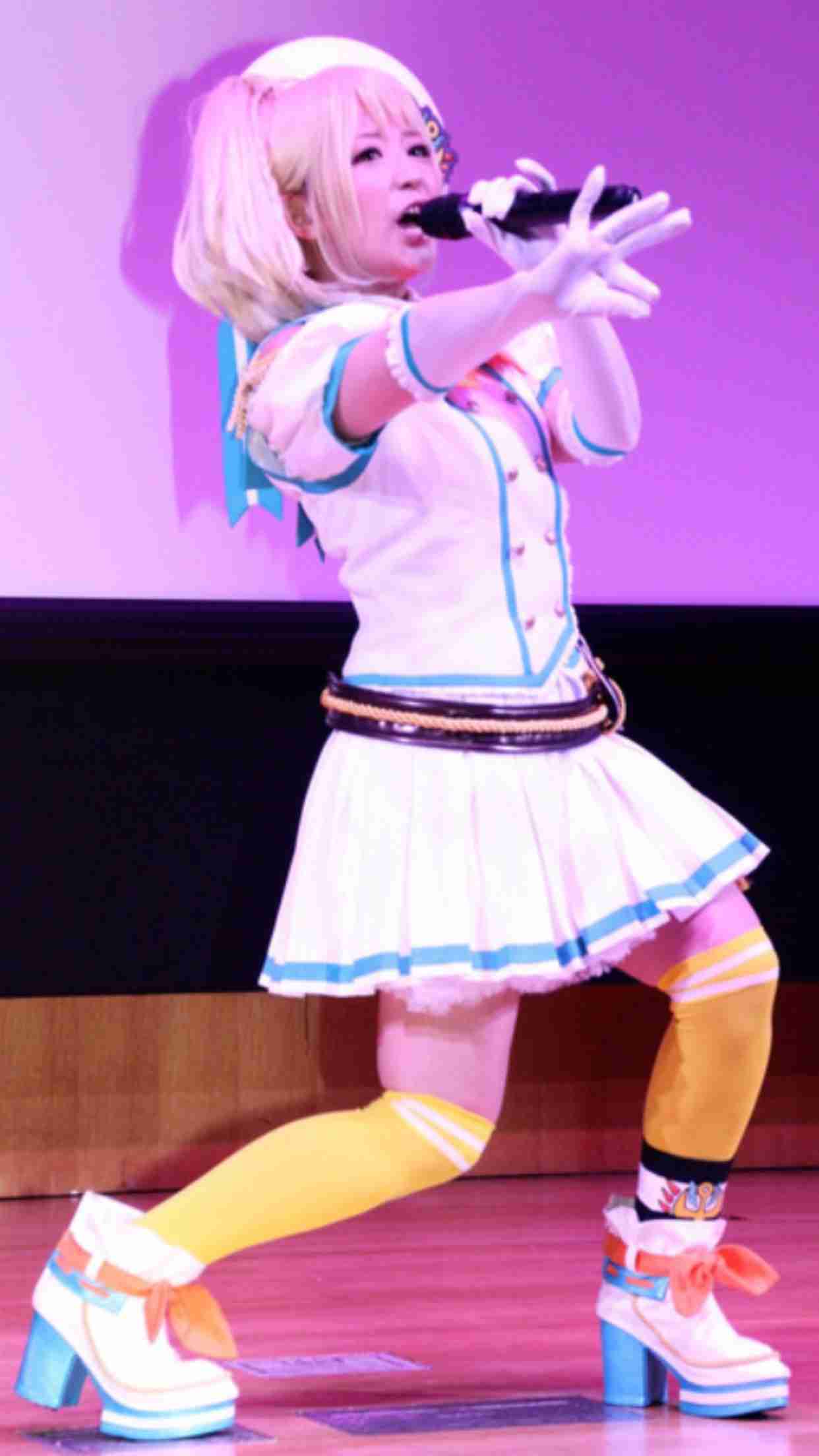 矢口真里、あらためて妊娠否定　腹が２、３段ある