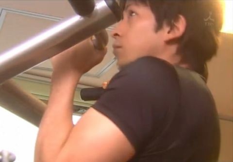 男性の筋肉画像
