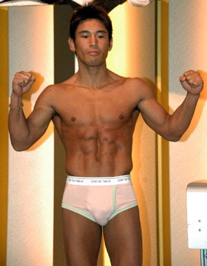 男性の筋肉画像