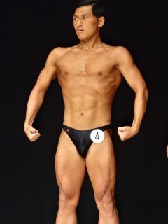 男性の筋肉画像