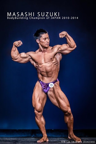 男性の筋肉画像
