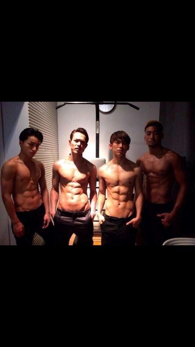 男性の筋肉画像