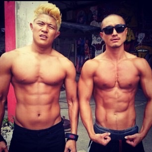 男性の筋肉画像