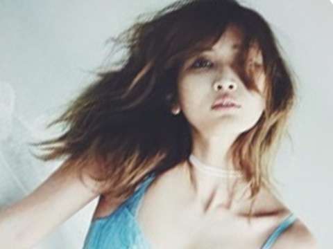 紗栄子、ブラとパンティー姿で挑発