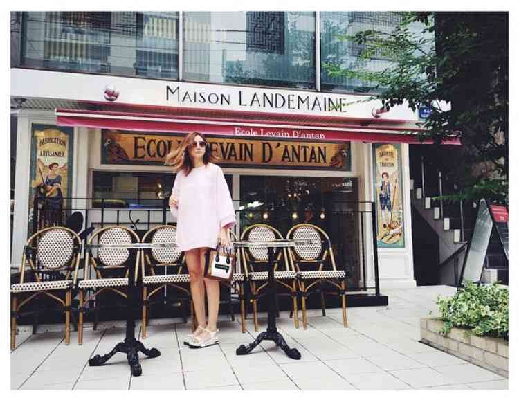 紗栄子、ブラとパンティー姿で挑発