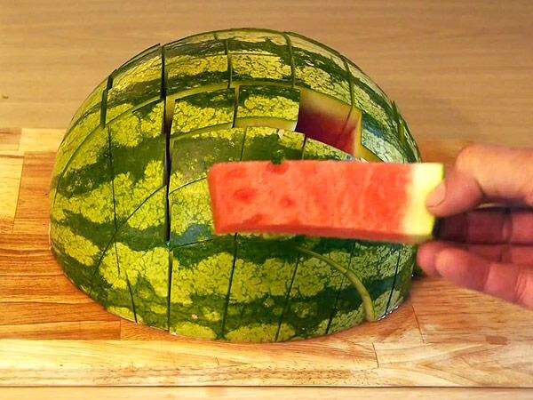 スイカの食べ方