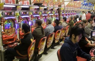 休日に旦那さんが1人で外出する際行き先は言いますか？