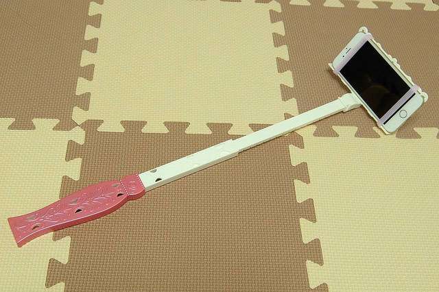 「花嫁専用自撮り棒」ってなんだ!? 『ゼクシィ』の付録が攻めてる