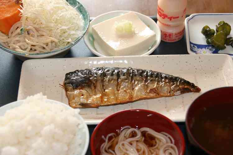 夏なのに食欲が衰えない人ー！