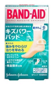 裸足でパンプスやフラットシューズ履きますか？