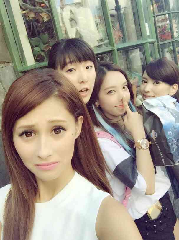 ざわちん、ブリーチ4回の明るすぎる髪色!「眩しくて見れない」の声