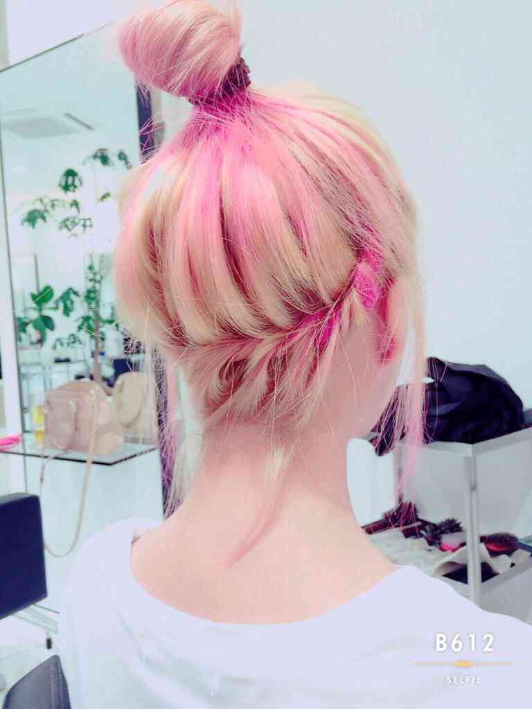 ざわちん、ブリーチ4回の明るすぎる髪色!「眩しくて見れない」の声