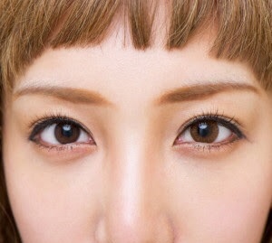 ざわちん、ブリーチ4回の明るすぎる髪色！「眩しくて見れない」の声