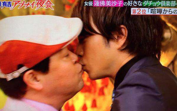 V6三宅健がド変態すぎるとネット上で話題に「ドスケベ」「岡田准一の膝が一番イイ」