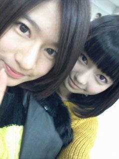 AKB48現役メンバーが「握手会中にスマホしていた」疑惑で大炎上「なんで客が並んでるのにツムツムしてるのよ」