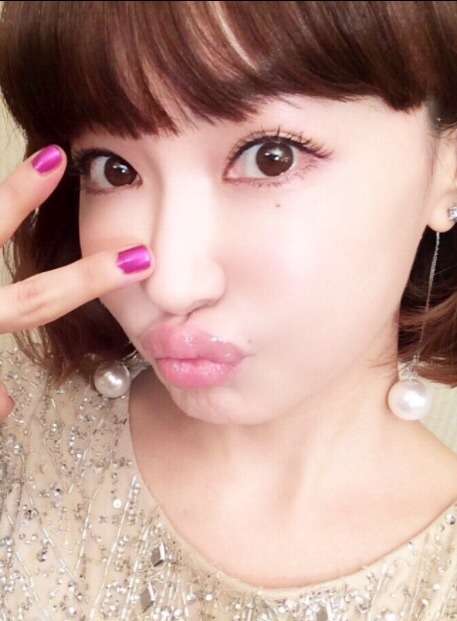 平子理沙､ベッドに横たわる美ボディ全開のセミヌードを披露!