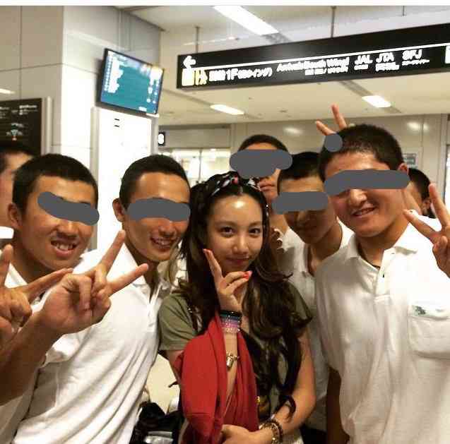 ざわちん、秋元才加メイクに挑戦。痩せて「シックスパック狙います！」