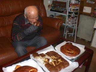 「ピザ、すた丼、あずきバー…」“ほぼ妖怪”水木しげる93歳の食生活が完全に若者だった件