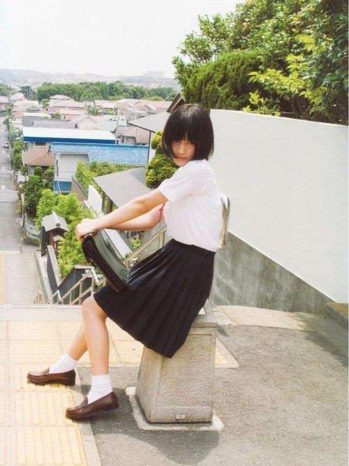 夏の制服姿の芸能人画像を貼っていこう!!