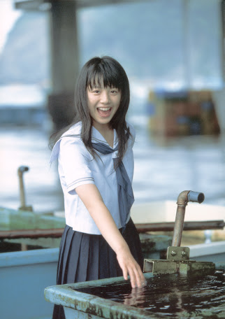 夏の制服姿の芸能人画像を貼っていこう!!