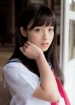 夏の制服姿の芸能人画像を貼っていこう!!