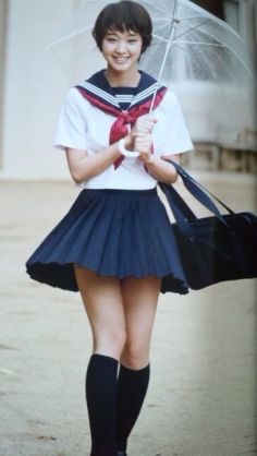 夏の制服姿の芸能人画像を貼っていこう!!