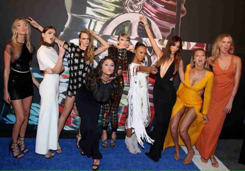 テイラー・スウィフト美くびれ見せ、マイリー・サイラス過激露出 セレブのSEXYドレススタイル【VMA2015】