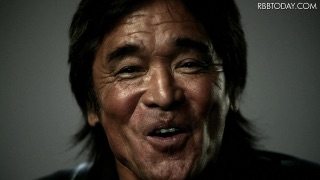 コテハンを有名人にして、ブレないコメントをするトピ