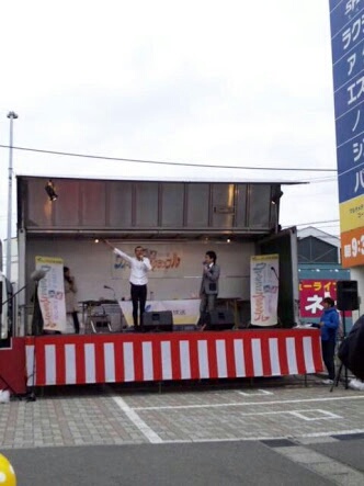 コテハンを有名人にして、ブレないコメントをするトピ