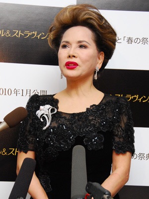 コテハンを有名人にして、ブレないコメントをするトピ