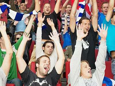 コテハンを有名人にして、ブレないコメントをするトピ