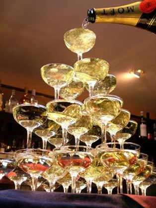 コテハンを有名人にして、ブレないコメントをするトピ