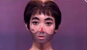 コテハンを有名人にして、ブレないコメントをするトピ