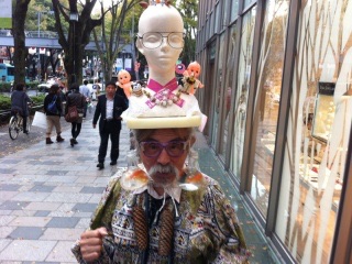 コテハンを有名人にして、ブレないコメントをするトピ