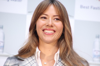 ジェンソン・バトンと道端ジェシカ夫妻が南仏で盗難、婚約指輪など約5800万円被害か