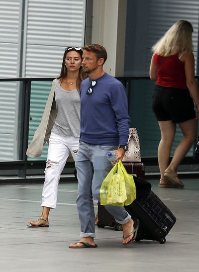 ジェンソン・バトンと道端ジェシカ夫妻が南仏で盗難、婚約指輪など約5800万円被害か