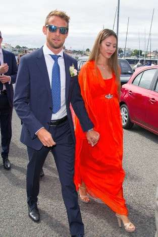 ジェンソン・バトンと道端ジェシカ夫妻が南仏で盗難、婚約指輪など約5800万円被害か