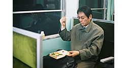 電車の中で飲食しますか?