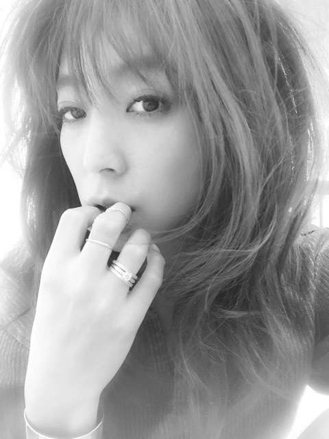 唇が不自然すぎる……浜崎あゆみの新“お直し”ジャケット写真が、またまた物議