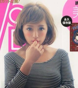 唇が不自然すぎる……浜崎あゆみの新“お直し”ジャケット写真が、またまた物議
