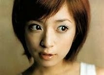 唇が不自然すぎる……浜崎あゆみの新“お直し”ジャケット写真が、またまた物議