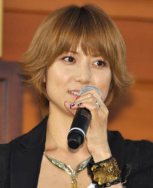 hitomi 密着取材で長女を説教する姿に「毒親」と批判の声