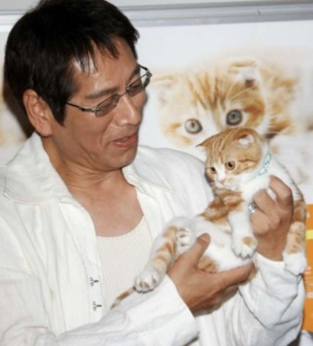 イケメンと猫を貼るトピ