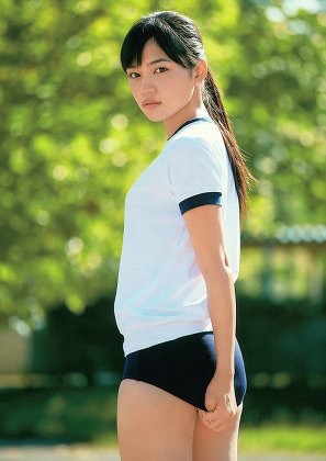 川口春奈、オトナな水着姿「どーんと大きく」