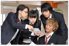 川口春奈、オトナな水着姿「どーんと大きく」