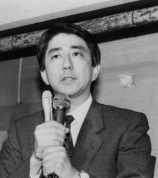 芸能人の昔の写真を見て、誰かわかったら＋を押すトピ