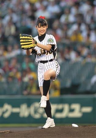 芸能人の昔の写真を見て、誰かわかったら＋を押すトピ