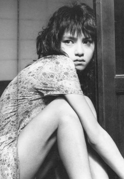 アンニュイな表情・雰囲気の男女の画像ください!