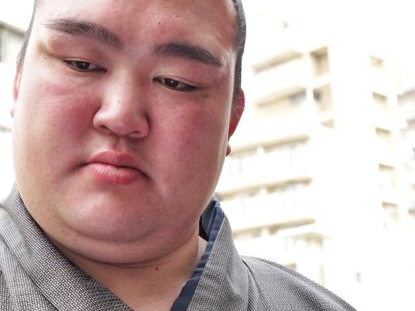 とにかく明るい豊ノ島！「安村ネタ」にネットで大絶賛！しかも履いてない