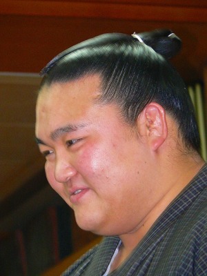 とにかく明るい豊ノ島！「安村ネタ」にネットで大絶賛！しかも履いてない